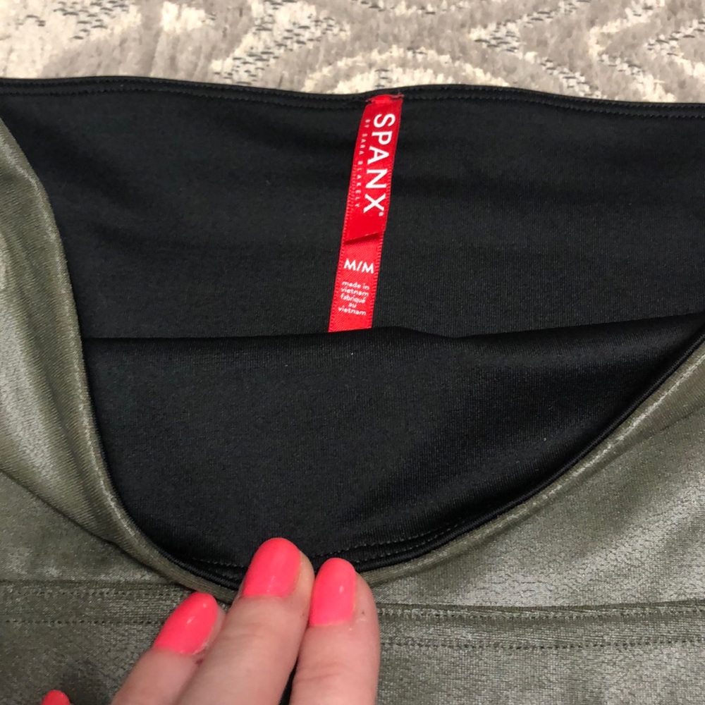 SPANX faux leather leggings OLIVE - Picture 6 of 8